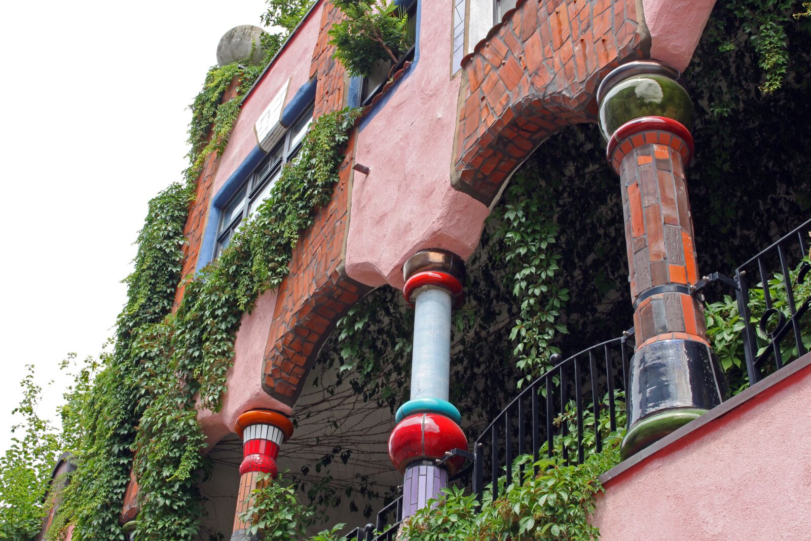 Canon EOS 700D (EOS Rebel T5i / EOS Kiss X7i) sample photo. Hundertwasser house, magdeburg, hundertwasser photography