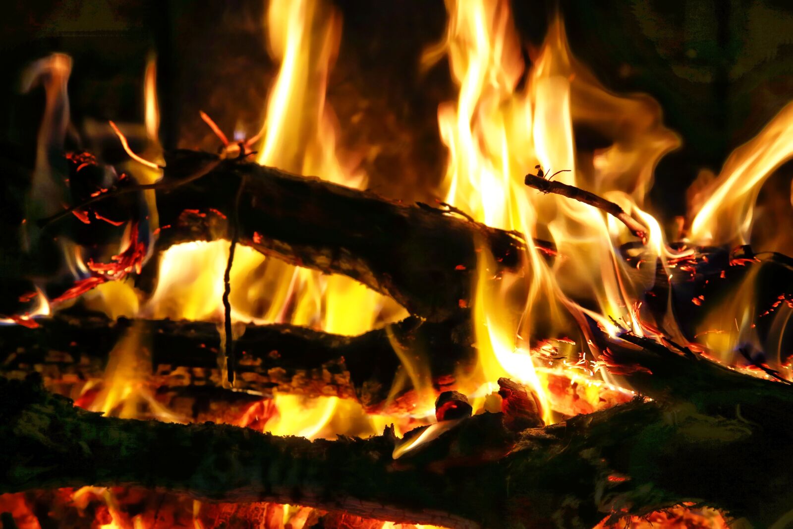 Canon EOS 5D Mark III sample photo. Fire, fireplace, colors photography