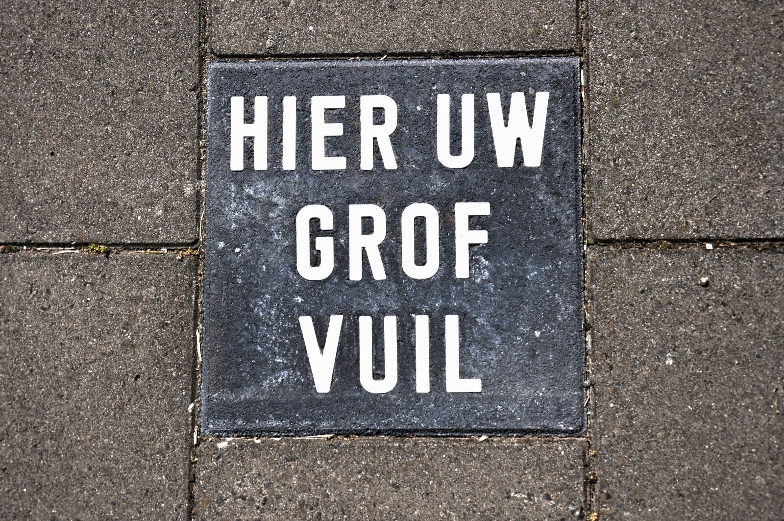 Nikon D90 sample photo. Pavement, sidewalk, tile photography