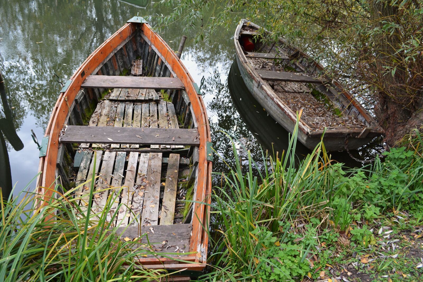 Nikon D3100 sample photo. Boats, autumn, lakeside photography