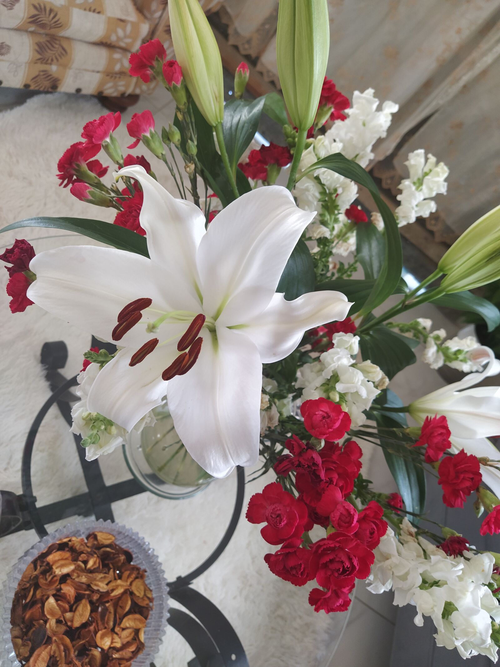Xiaomi Mi A3 sample photo. Flower, interior, vases photography