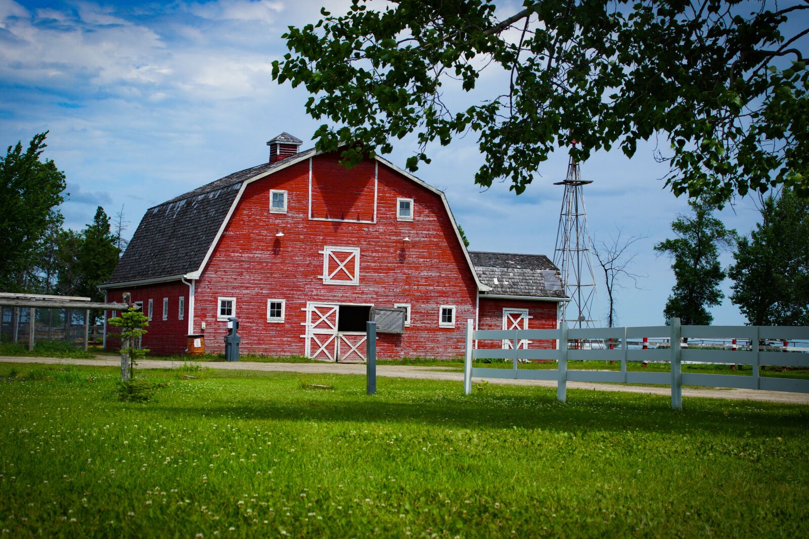 Sony SLT-A77 sample photo. Barn, farm, agriculture photography