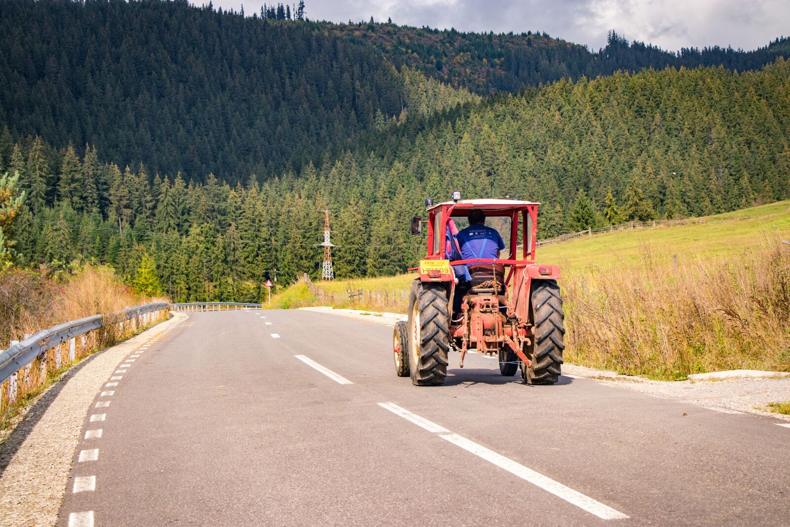 Canon EOS M100 sample photo. Tractor, road, truck photography