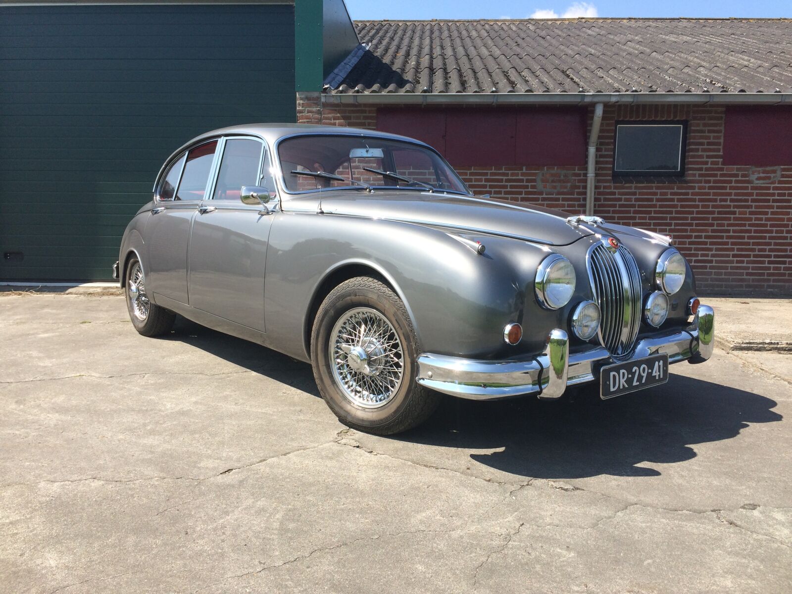 iPhone 5s back camera 4.15mm f/2.2 sample photo. Jaguar mk2, oldtimer, car photography