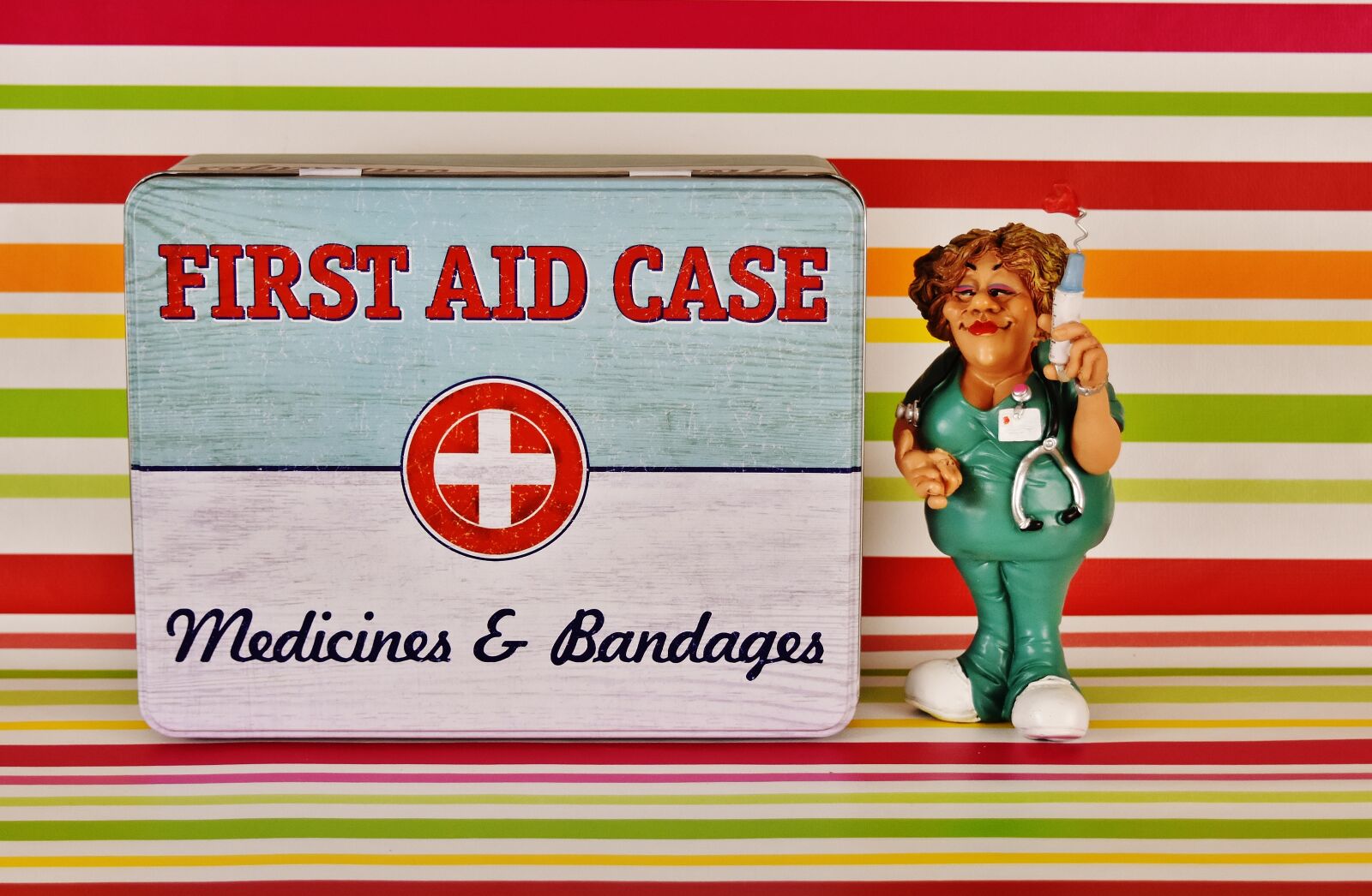 Nikon D7200 sample photo. First aid, nurse, tin photography