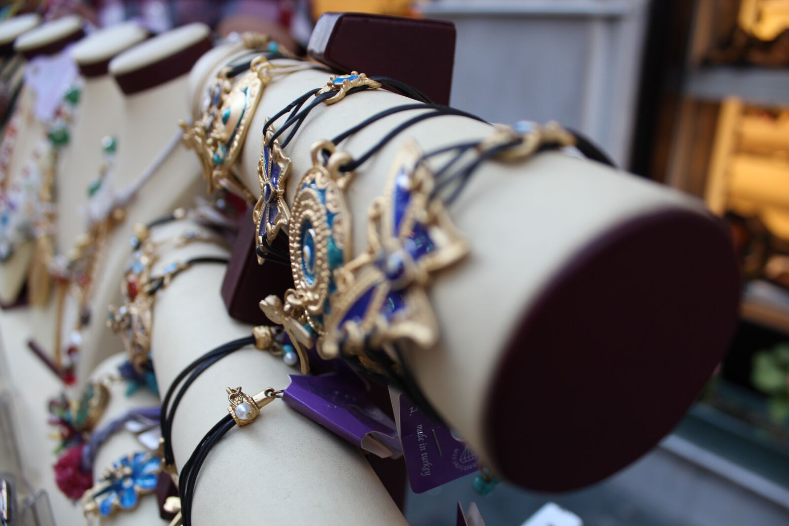 Canon EOS 600D (Rebel EOS T3i / EOS Kiss X5) sample photo. Ornament, jewelry, necklace photography