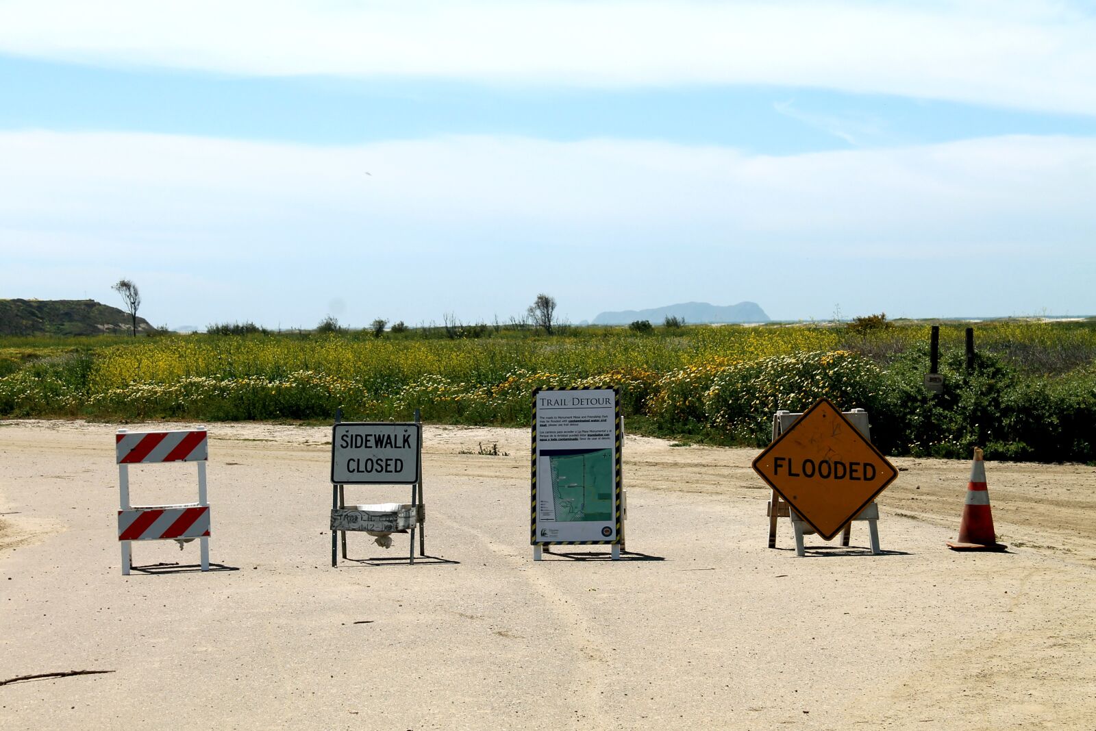Canon EOS 1100D (EOS Rebel T3 / EOS Kiss X50) sample photo. Road, closed, california photography