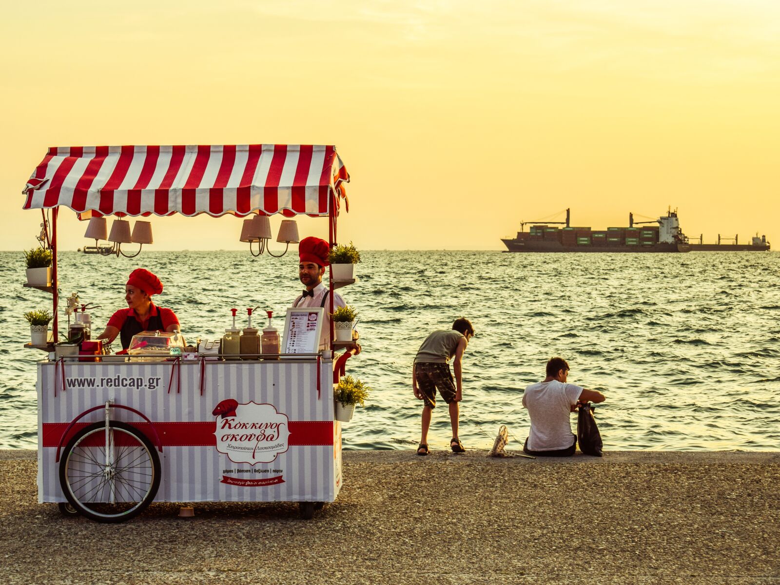 Nikon D3300 sample photo. Vendor kiosk, vintage, promenade photography
