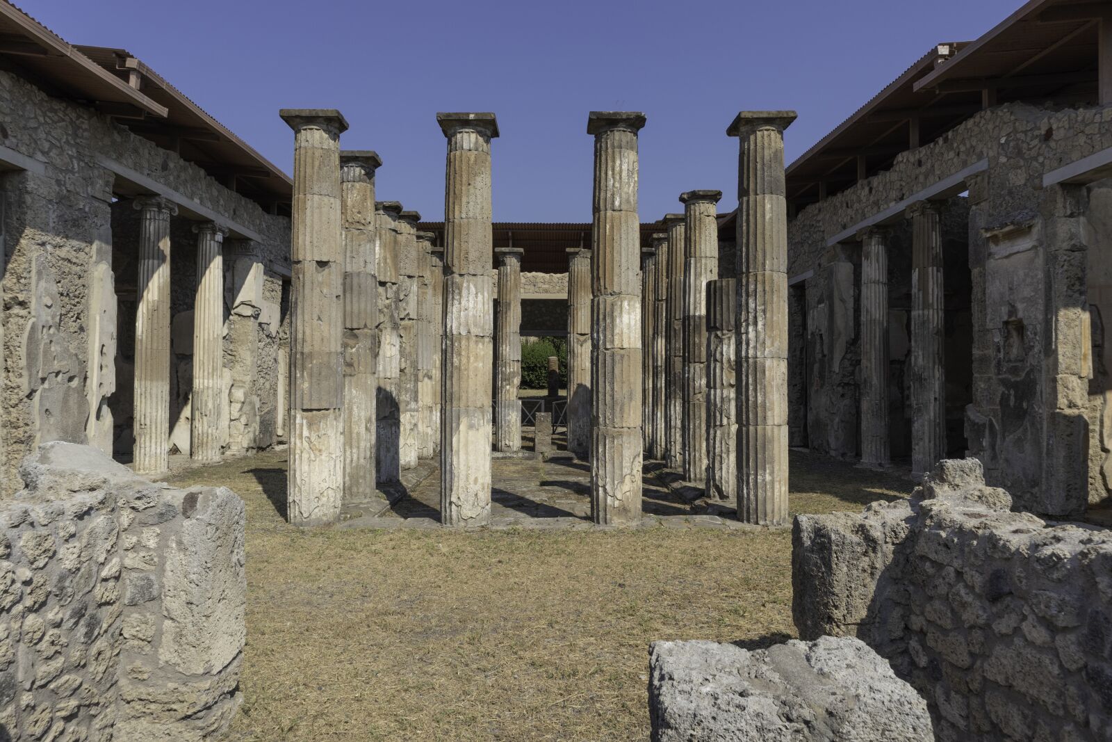 Canon EOS M100 sample photo. Pompeii, archaeology, italy photography