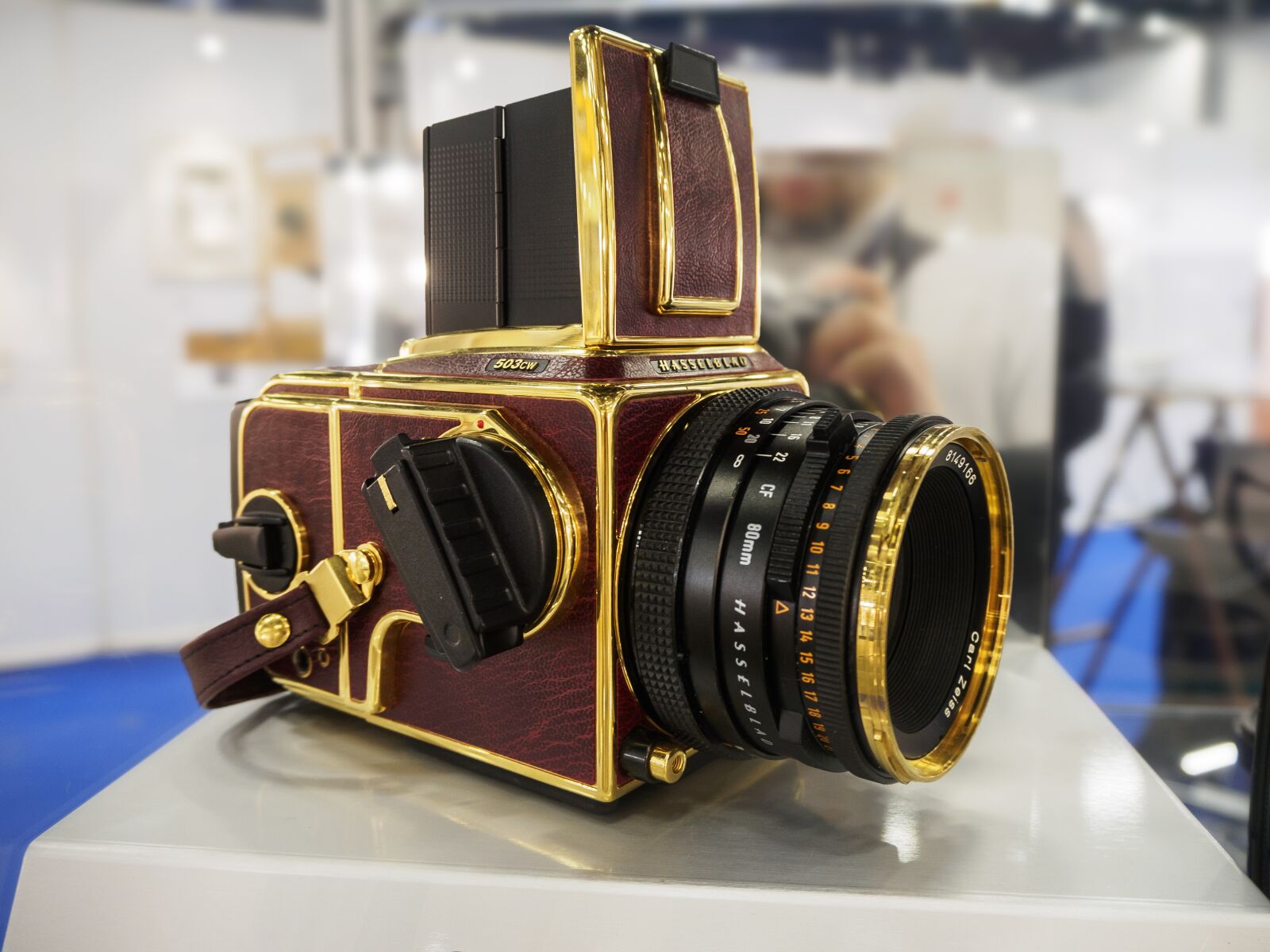 Olympus OM-D E-M10 II sample photo. Hasselblad, carl zeiss, vintage photography