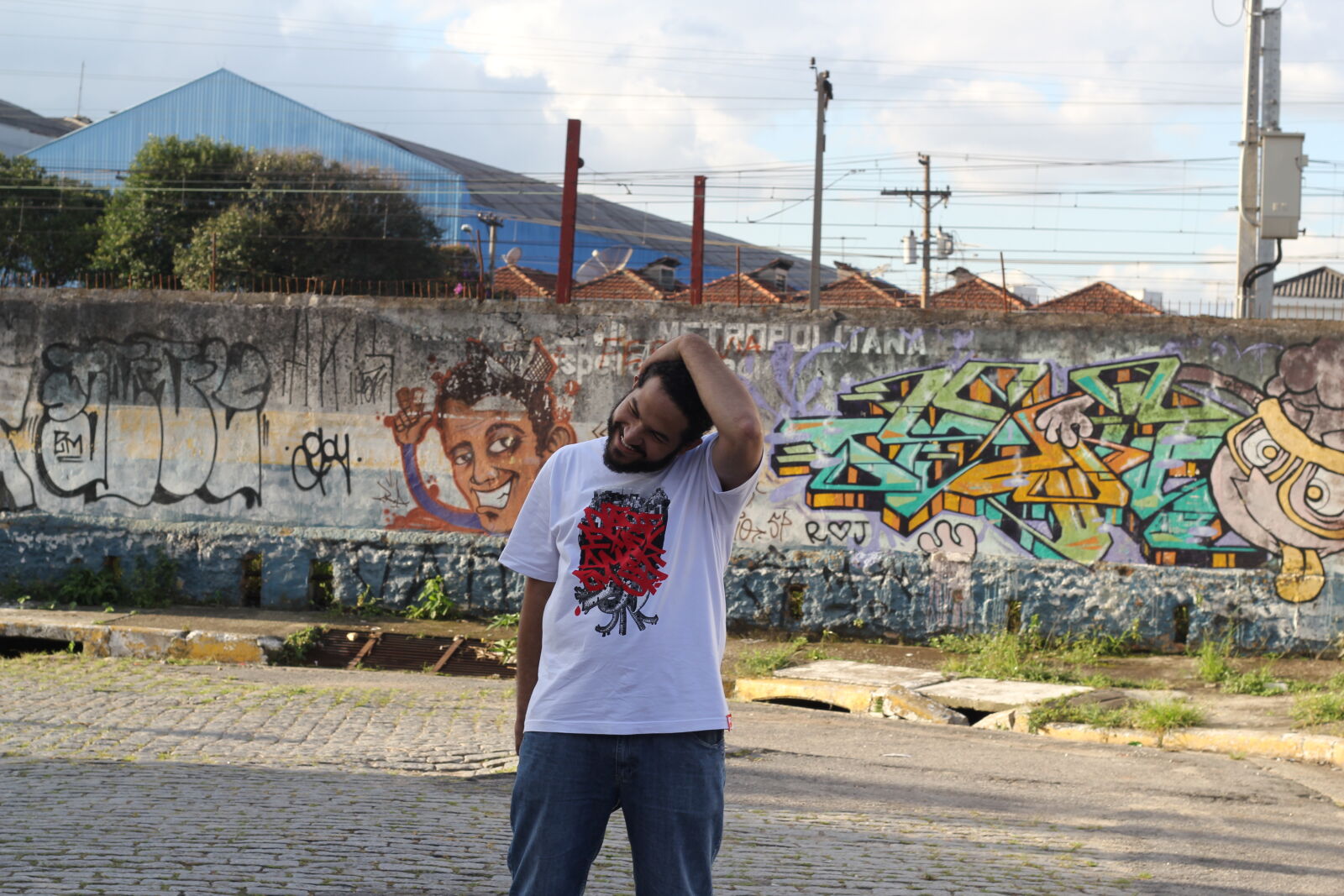 Canon EOS 550D (EOS Rebel T2i / EOS Kiss X4) sample photo. 35mm, boy, boy, street photography