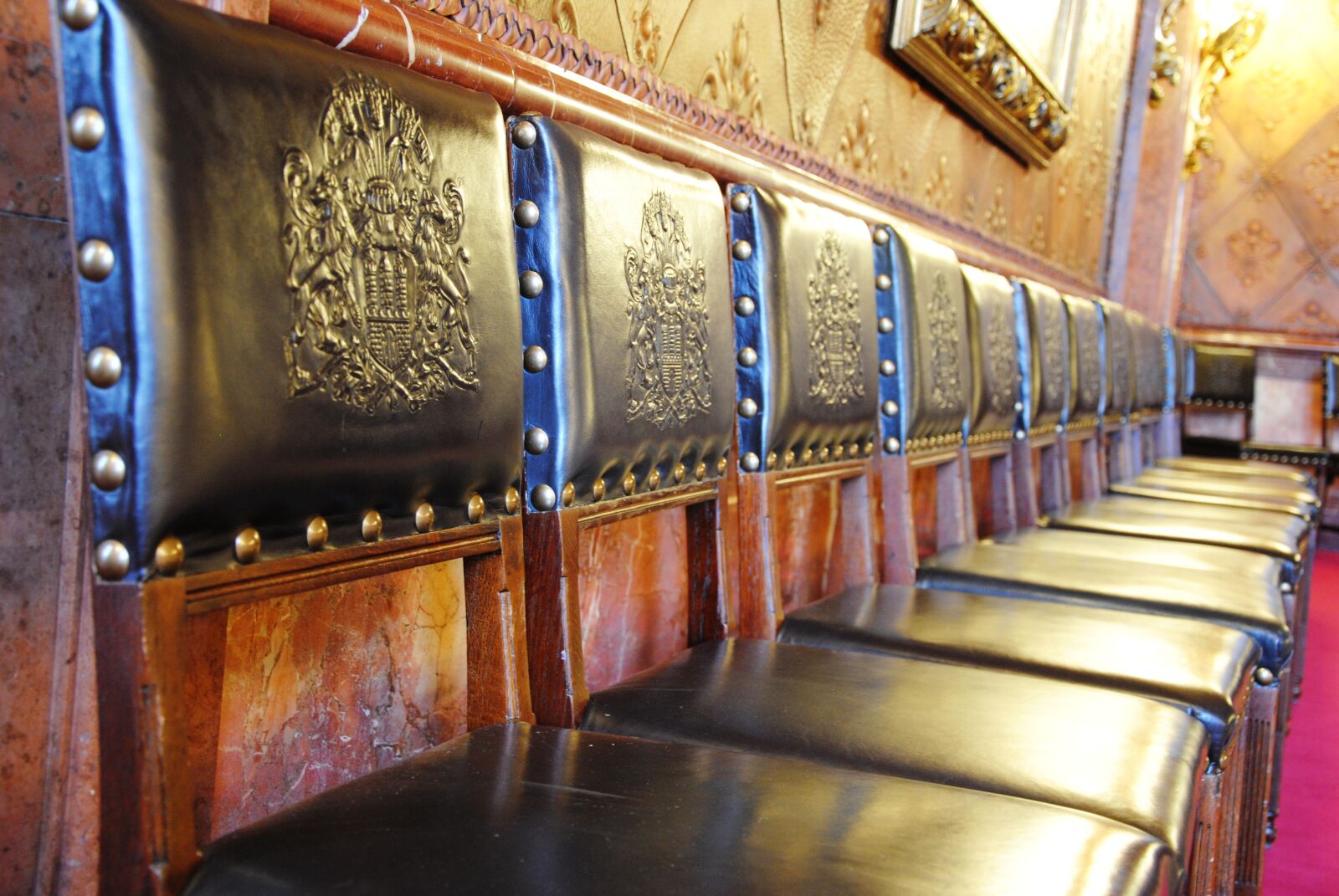 Nikon D3000 sample photo. Chairs, coat of arms photography