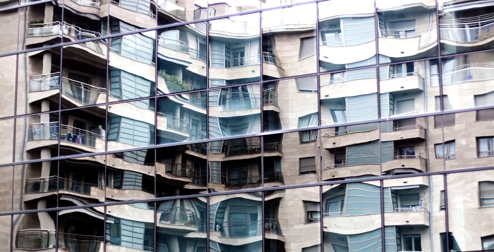 Canon EOS 500D (EOS Rebel T1i / EOS Kiss X3) sample photo. Architecture, building, mirror reflection photography