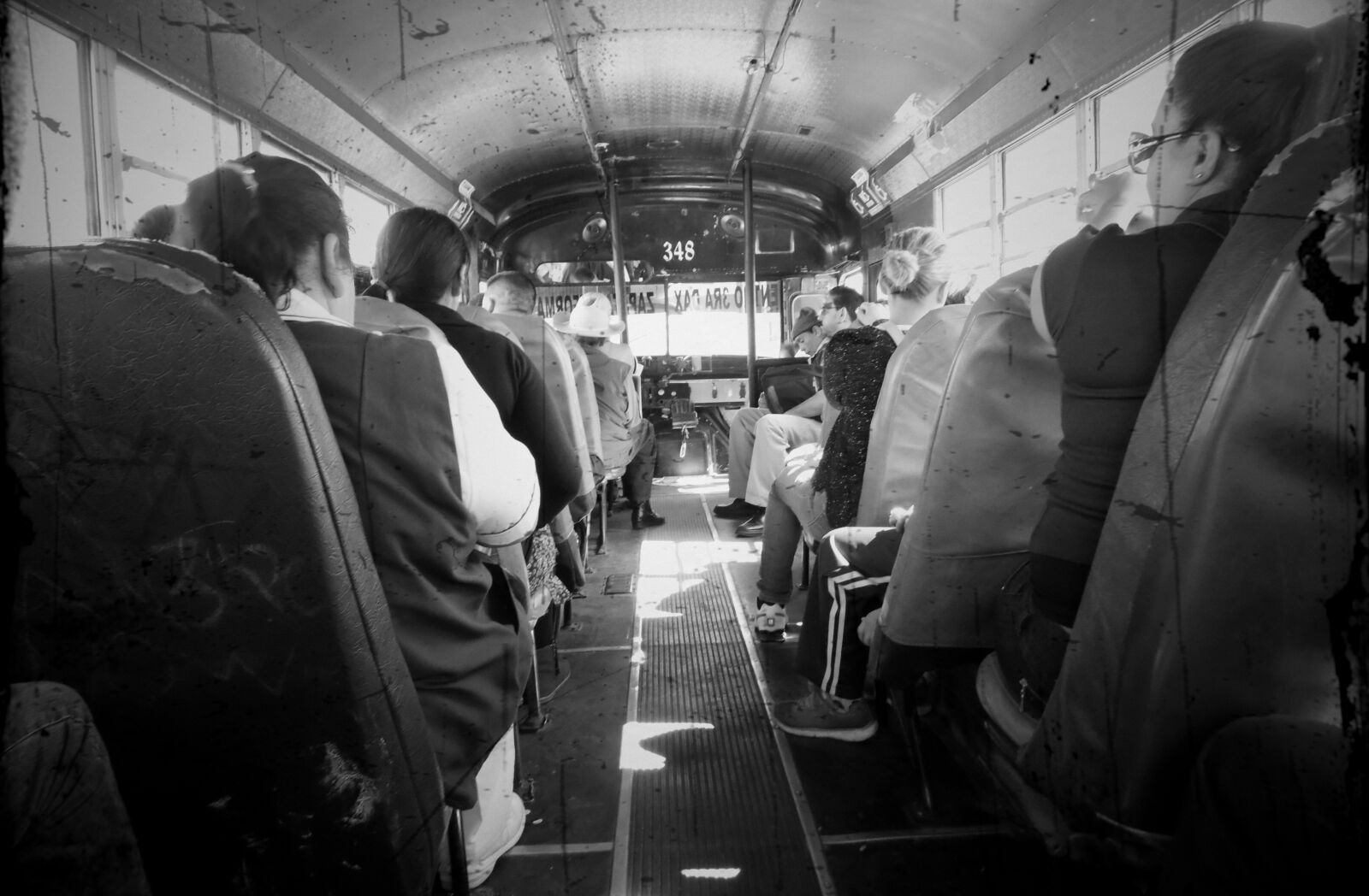 Samsung WB100/  WB101 sample photo. Autobus, fotografia, personas, urbano photography