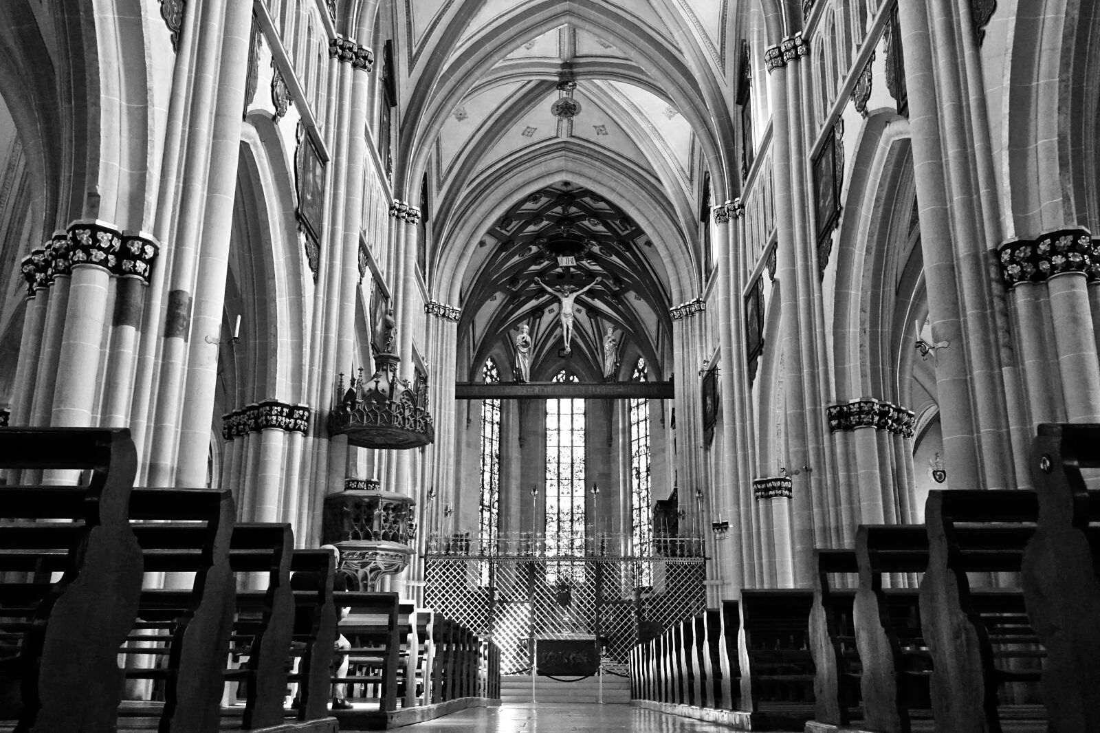 Sony Cyber-shot DSC-RX100 III sample photo. Nave, church, cathedral photography