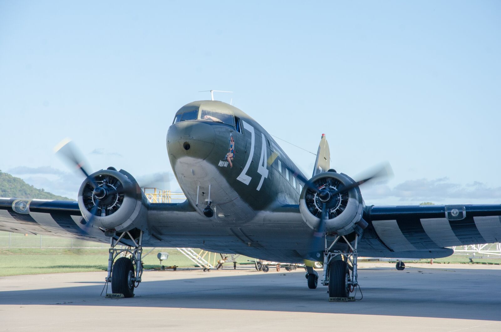 Nikon D7000 sample photo. Airplane, airport, runway photography