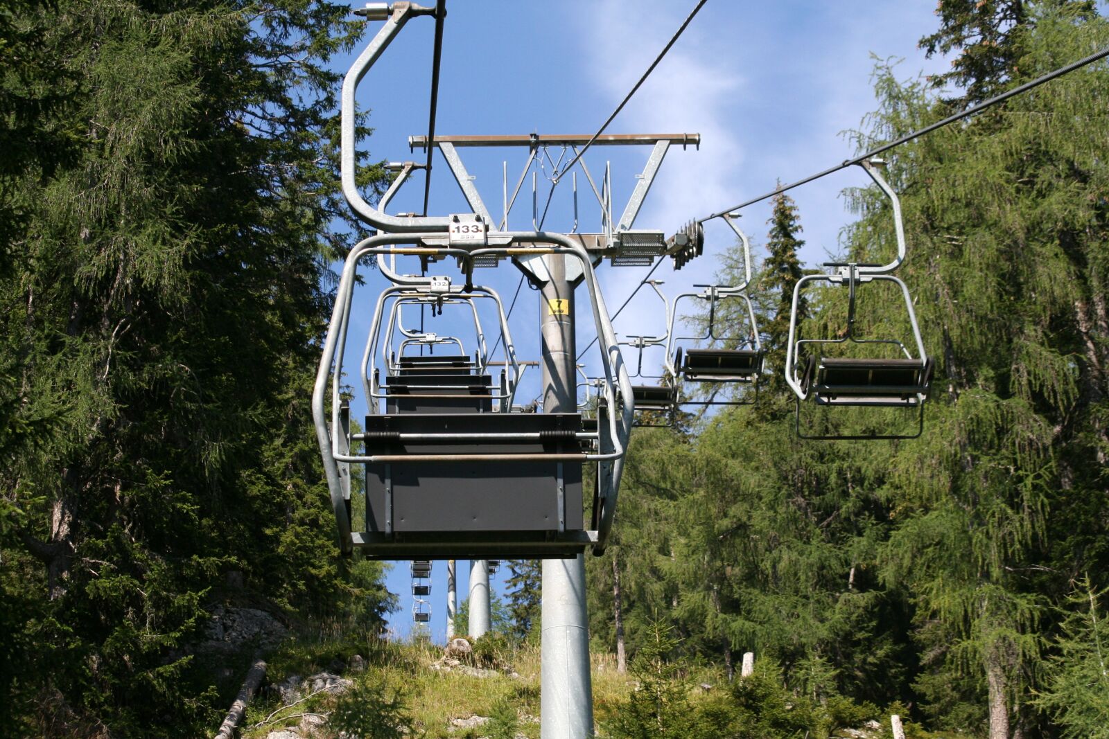 Canon EOS 350D (EOS Digital Rebel XT / EOS Kiss Digital N) sample photo. Chairlift, lift, skiing photography