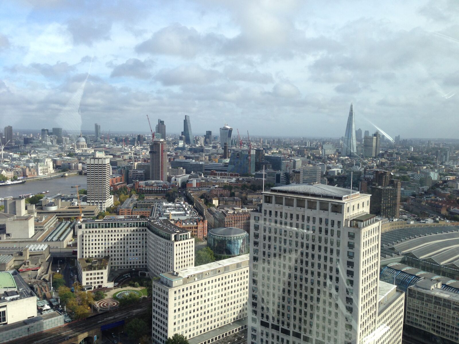 iPhone 5 back camera 4.12mm f/2.4 sample photo. London, architecture, monument photography
