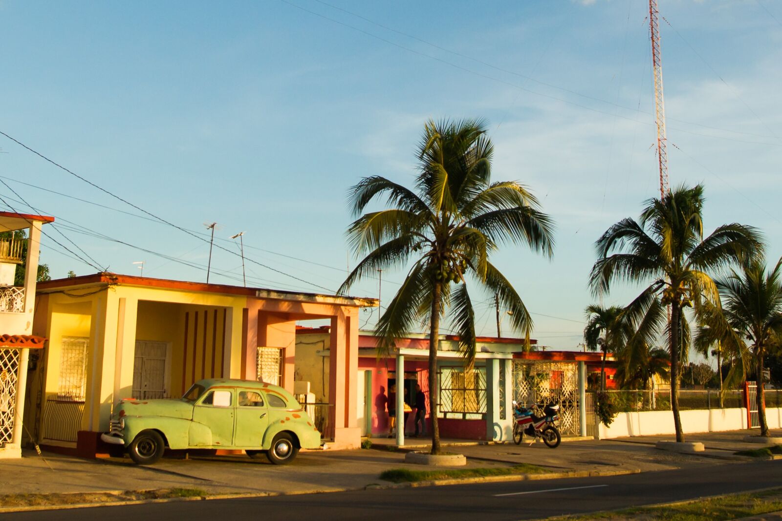 Sony Alpha DSLR-A850 sample photo. Cuba, car, palm photography