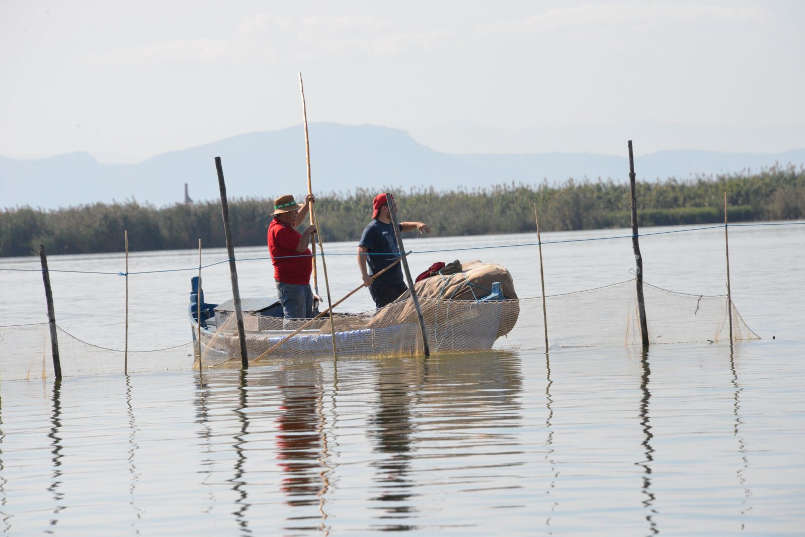 Nikon D600 sample photo. Albufera, barca, backwards photography