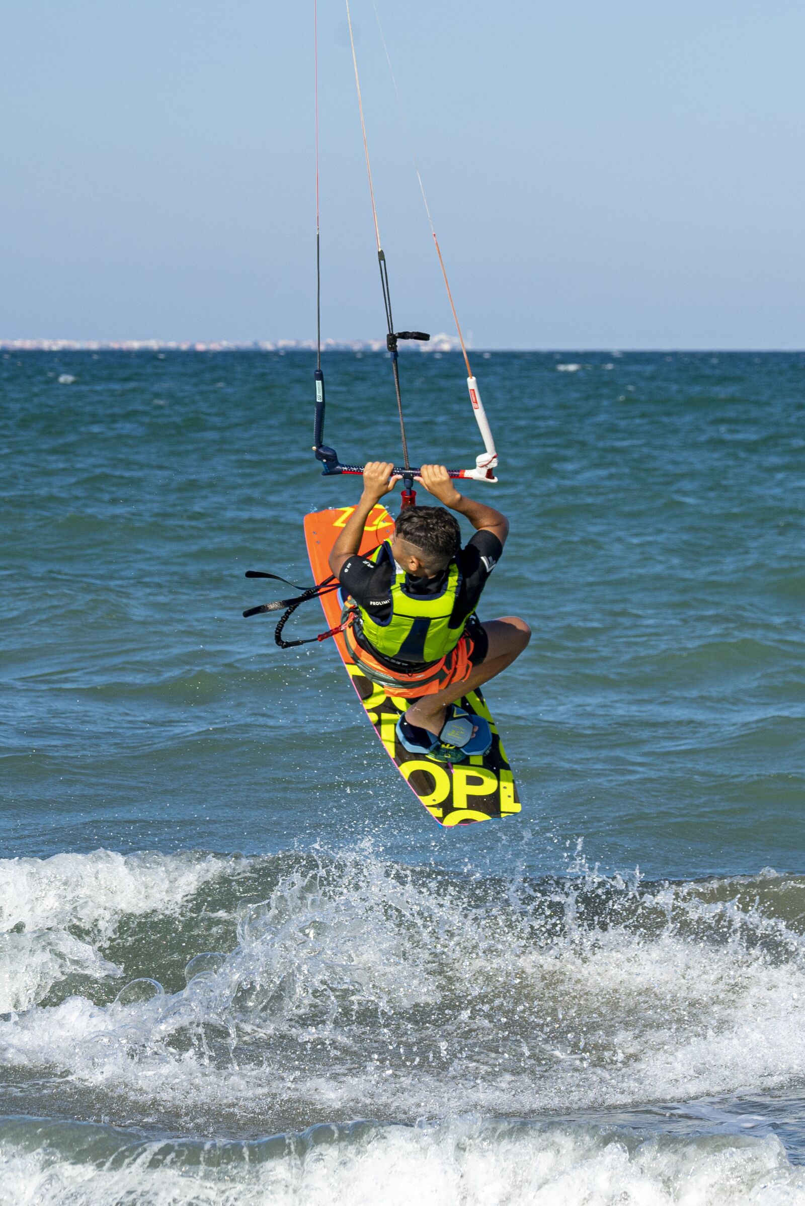 Sony a7 II + Sony FE 70-200mm F4 G OSS sample photo. Kite, surf, extreme photography