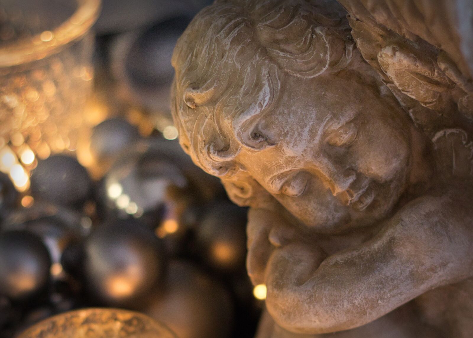 Canon EOS 200D (EOS Rebel SL2 / EOS Kiss X9) + Canon EF 50mm F1.8 STM sample photo. Christmas, angel, hope photography