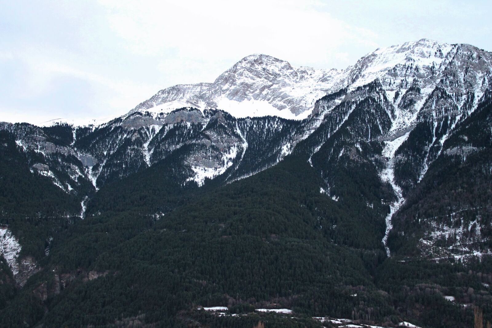Canon EOS 1100D (EOS Rebel T3 / EOS Kiss X50) sample photo. Mountain, pyrenees, autumn photography