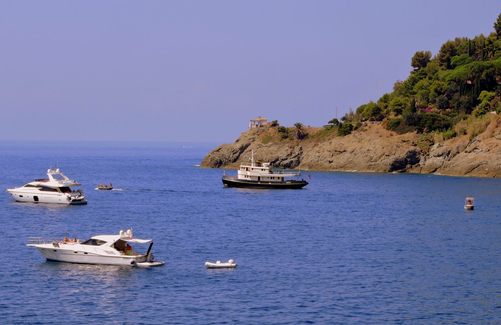 Nikon Coolpix P600 sample photo. Boats, sea, mountain photography