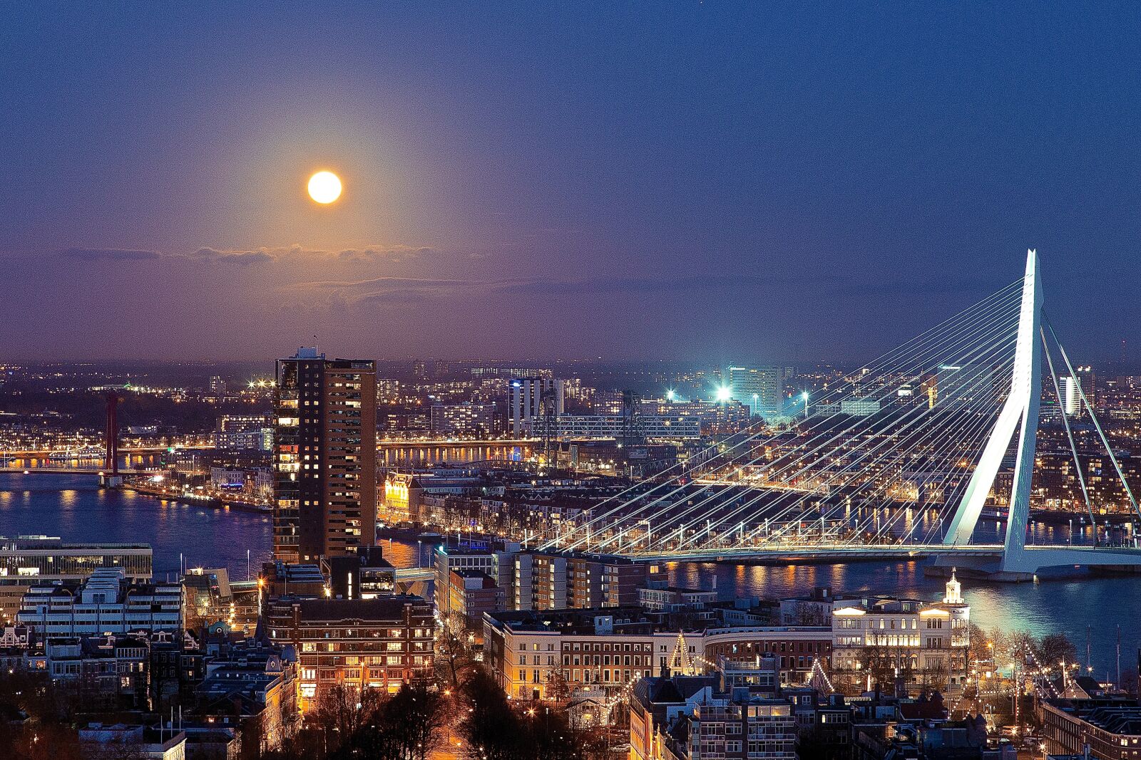 Canon EOS 6D + Canon EF 24-105mm F4L IS USM sample photo. Rotterdam, euromast, netherlands photography