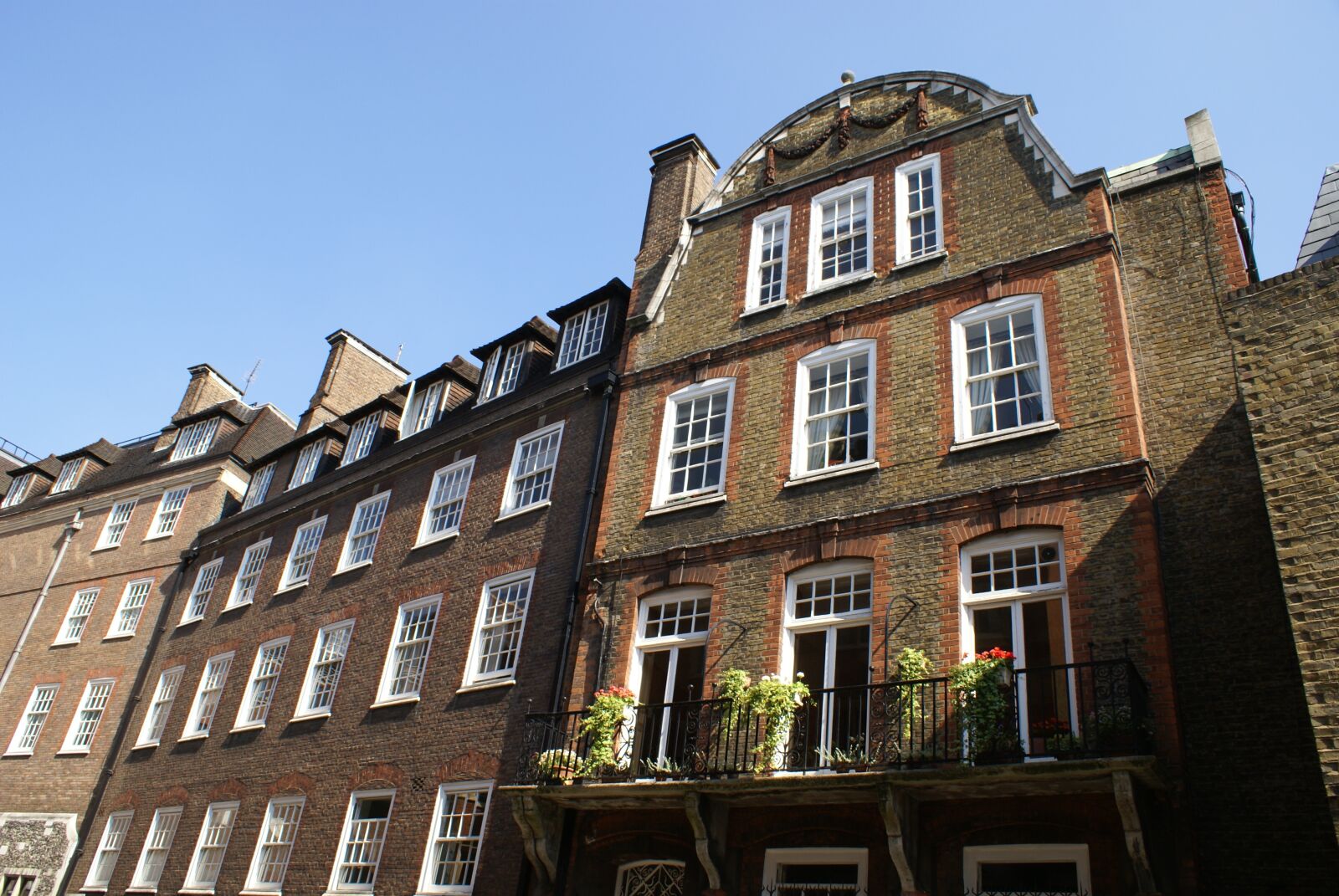 Sony Alpha DSLR-A100 sample photo. London, architecture, building photography