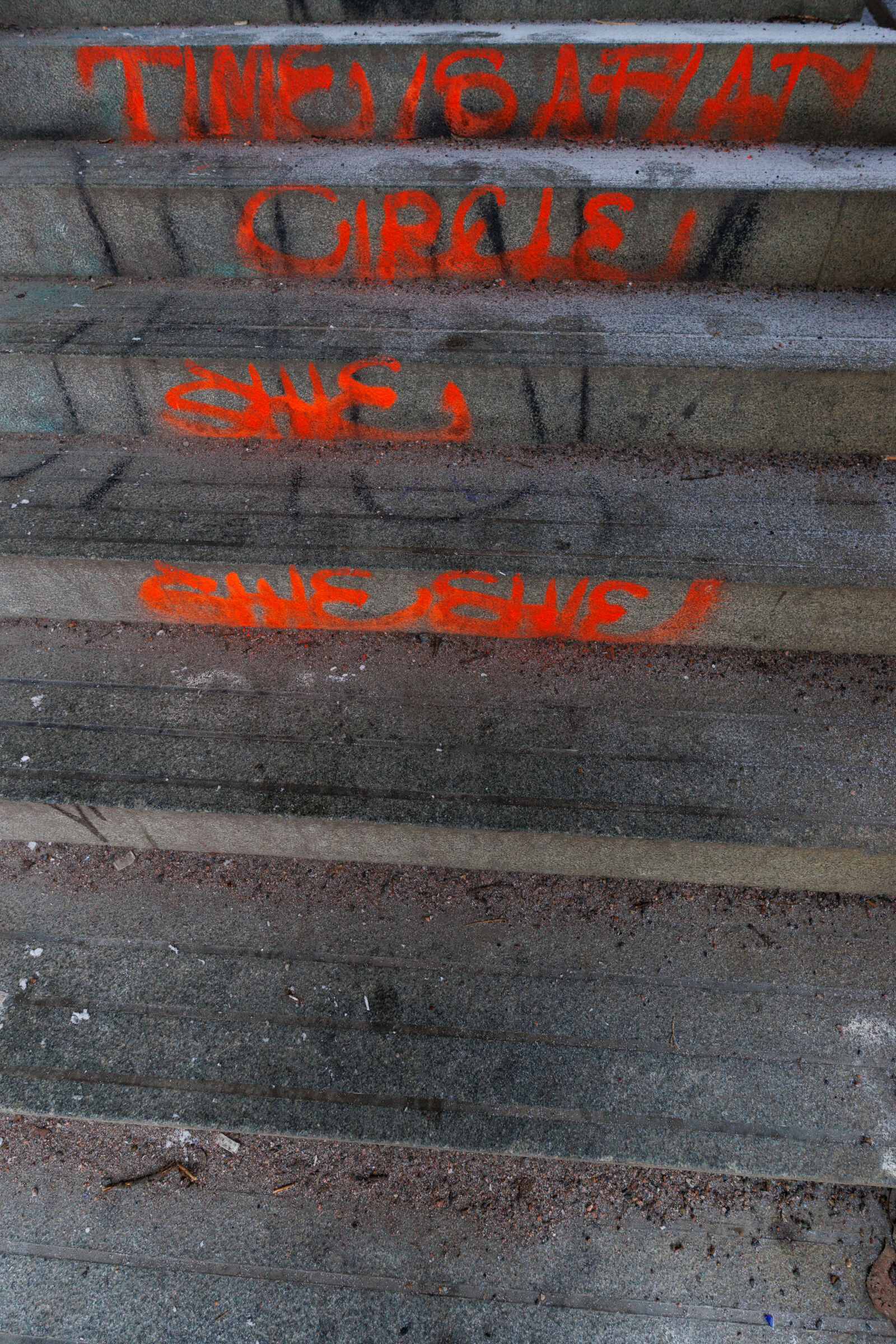 Canon EOS R7 sample photo. Staircase message photography