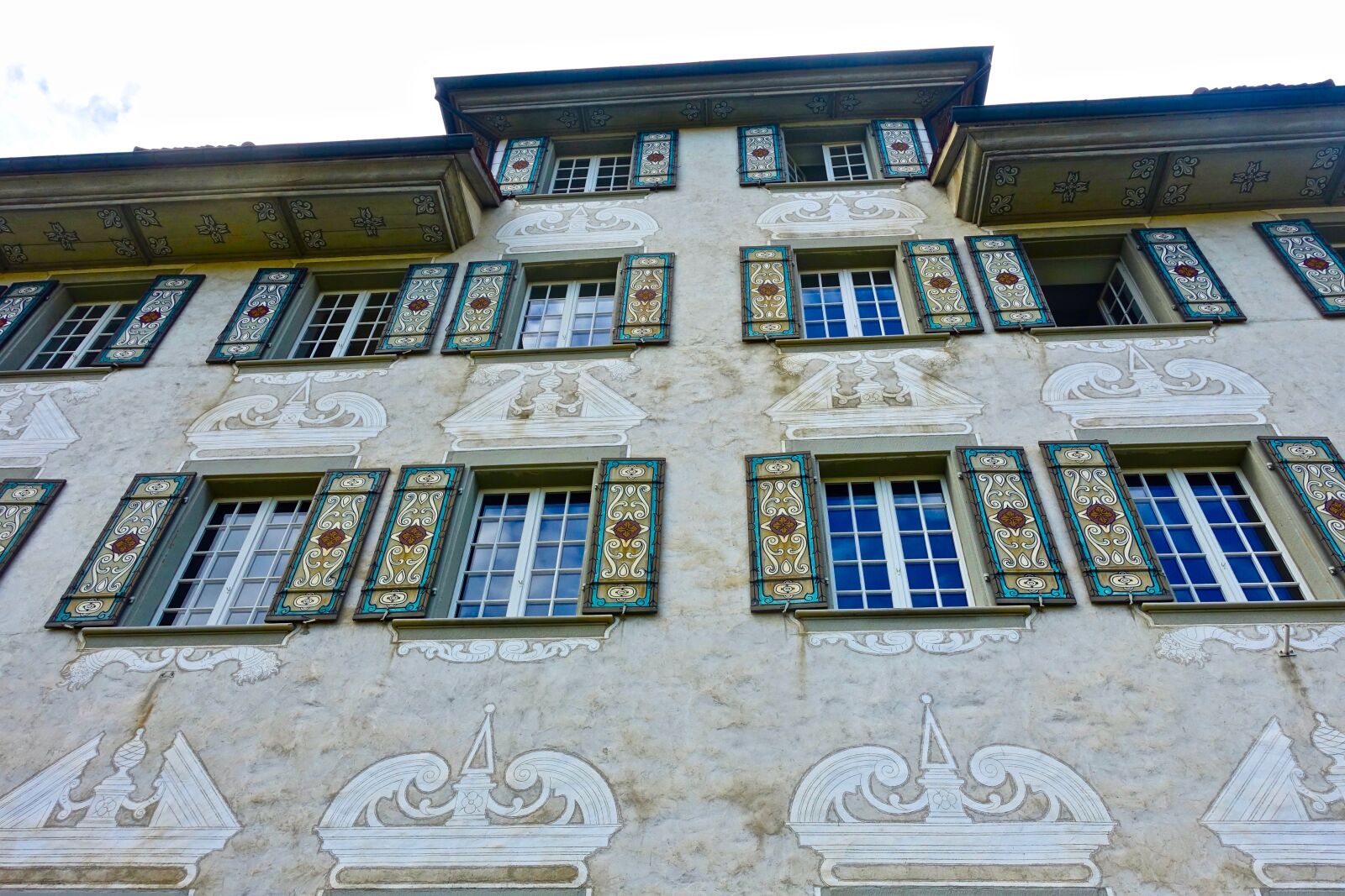 Sony Cyber-shot DSC-RX100 III sample photo. Facade, decoration, building photography