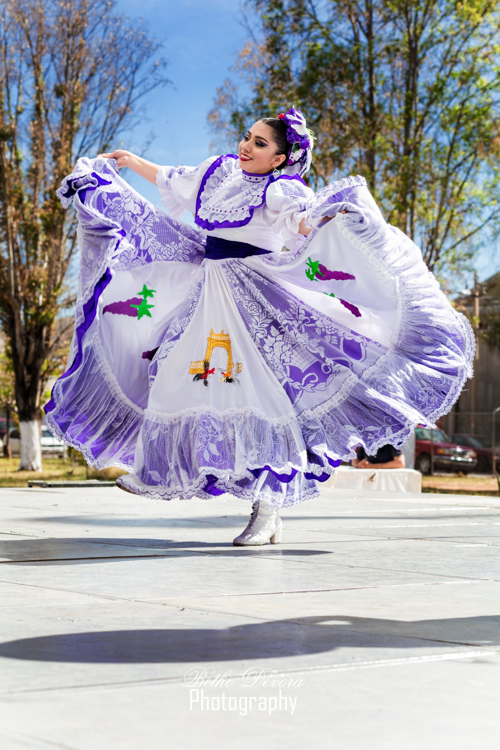 Canon EF 85mm F1.8 USM sample photo. Folcklor, clothing, color photography