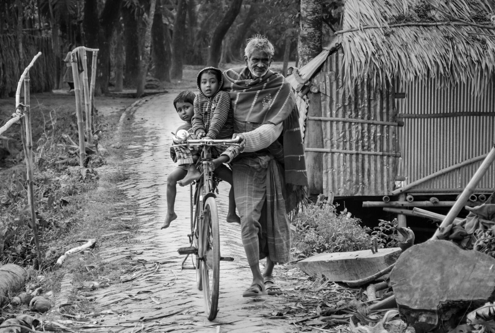 Nikon D7000 sample photo. Street, old man, child photography