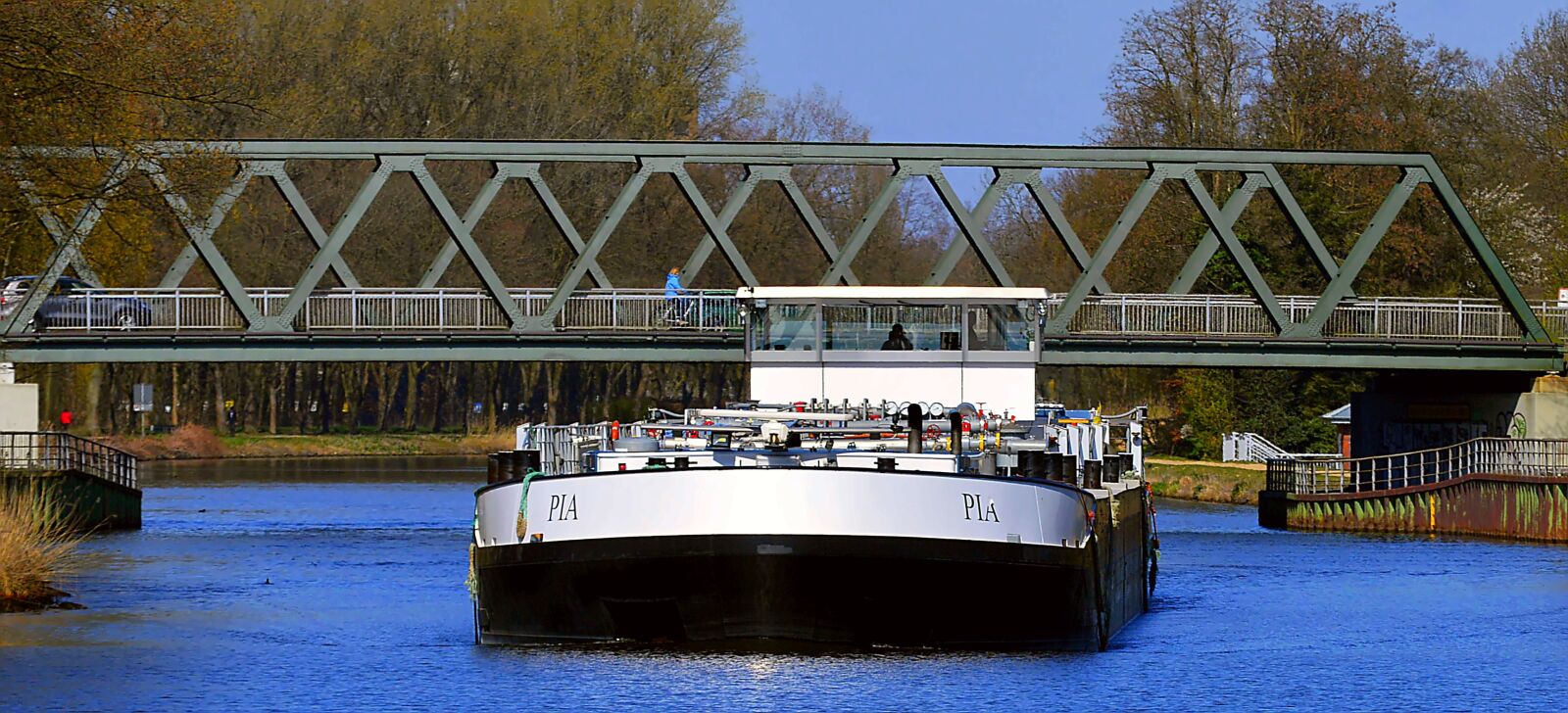 Nikon D3200 sample photo. Water transport, shipping, waterway photography