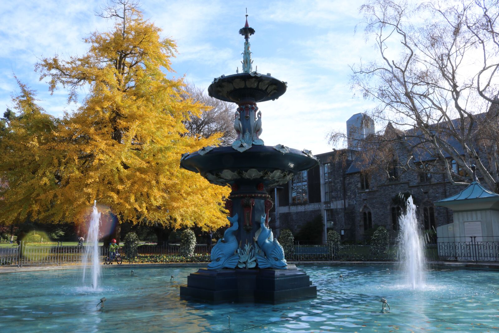 Canon EOS 750D (EOS Rebel T6i / EOS Kiss X8i) sample photo. Fountain, christchurch, peacock fountain photography