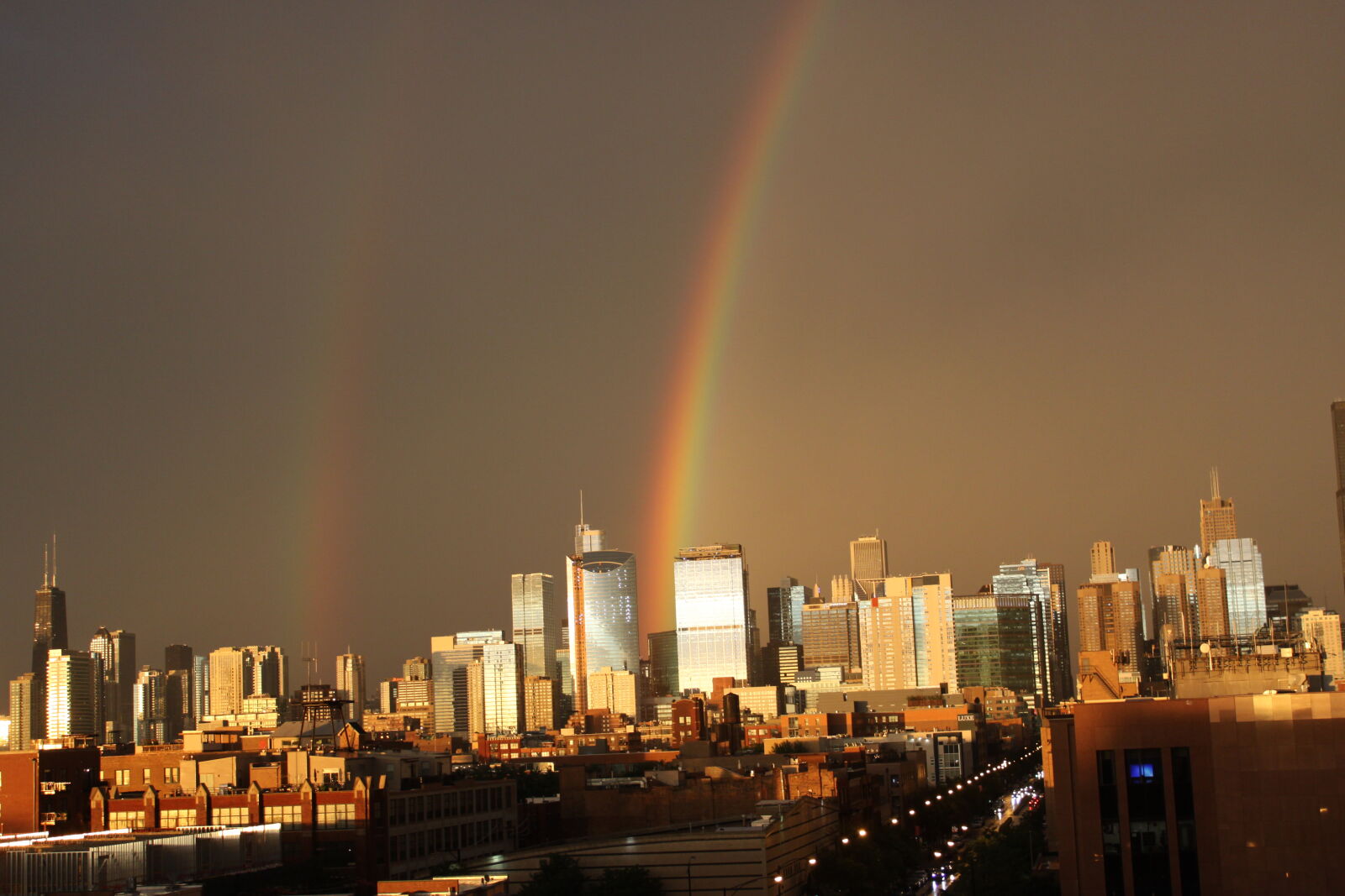 Canon EOS 50D + Canon EF-S 18-55mm F3.5-5.6 IS sample photo. Chicago, double, rainbow photography