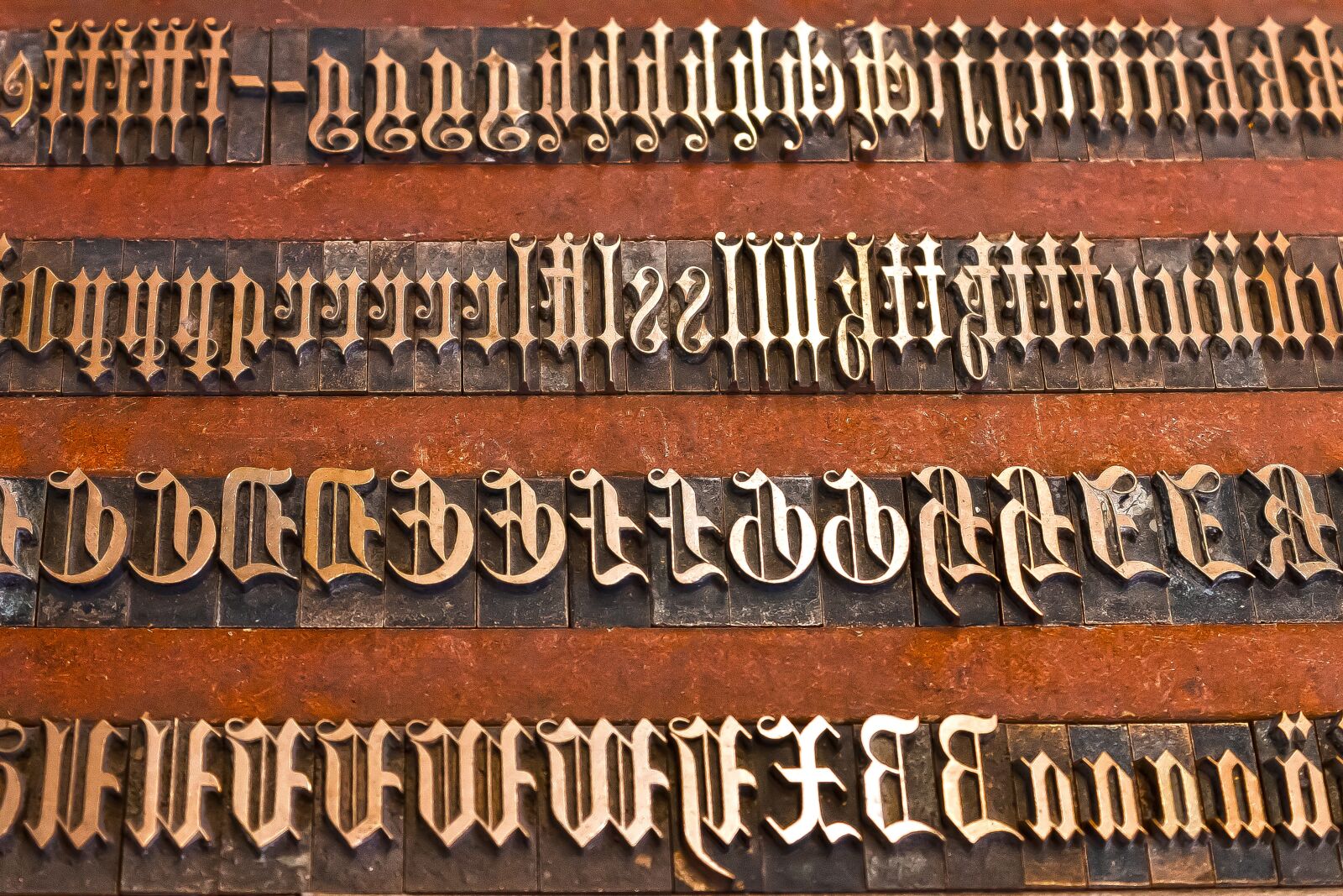 Canon EOS 1300D (EOS Rebel T6 / EOS Kiss X80) sample photo. Letters, brass, book printing photography