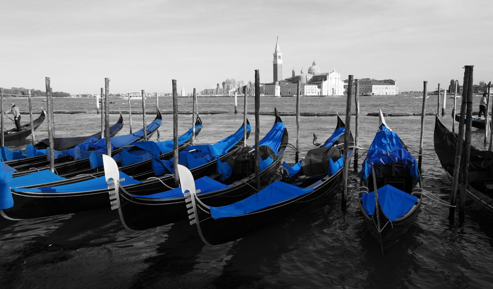 Sony SLT-A65 (SLT-A65V) + Sony DT 16-50mm F2.8 SSM sample photo. Venice, gondolas, architecture photography