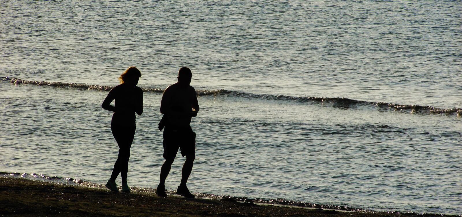 Canon PowerShot SX400 IS sample photo. Jogging, couple, beach photography