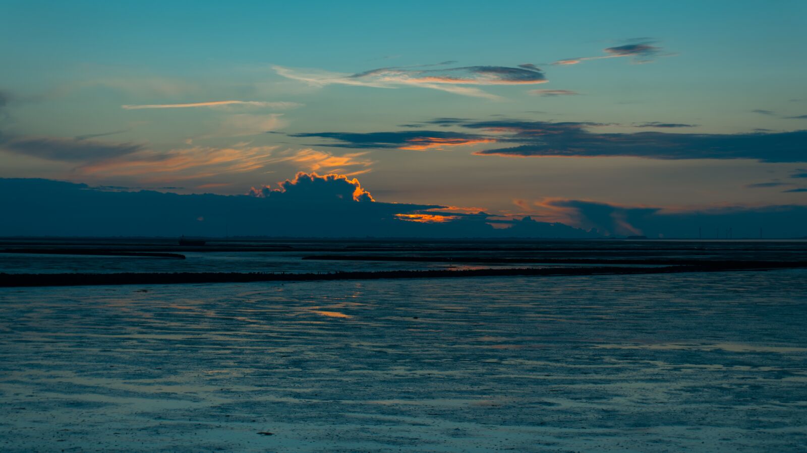 Sony Alpha a5000 (ILCE 5000) sample photo. Sunset, dawn, waters photography