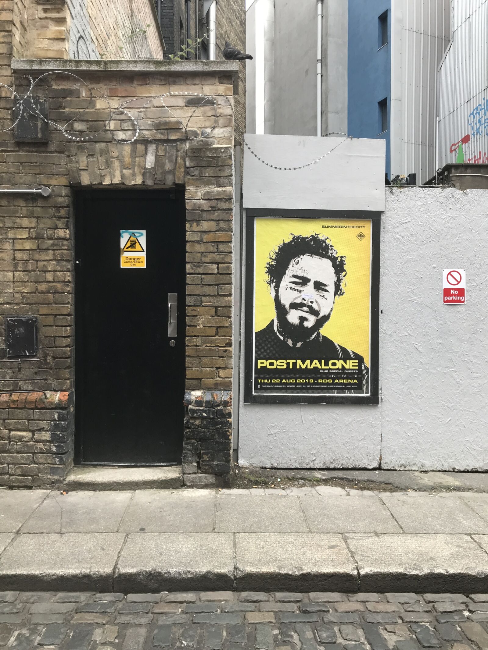 iPhone 7 back camera 3.99mm f/1.8 sample photo. Dublin, street, ireland photography