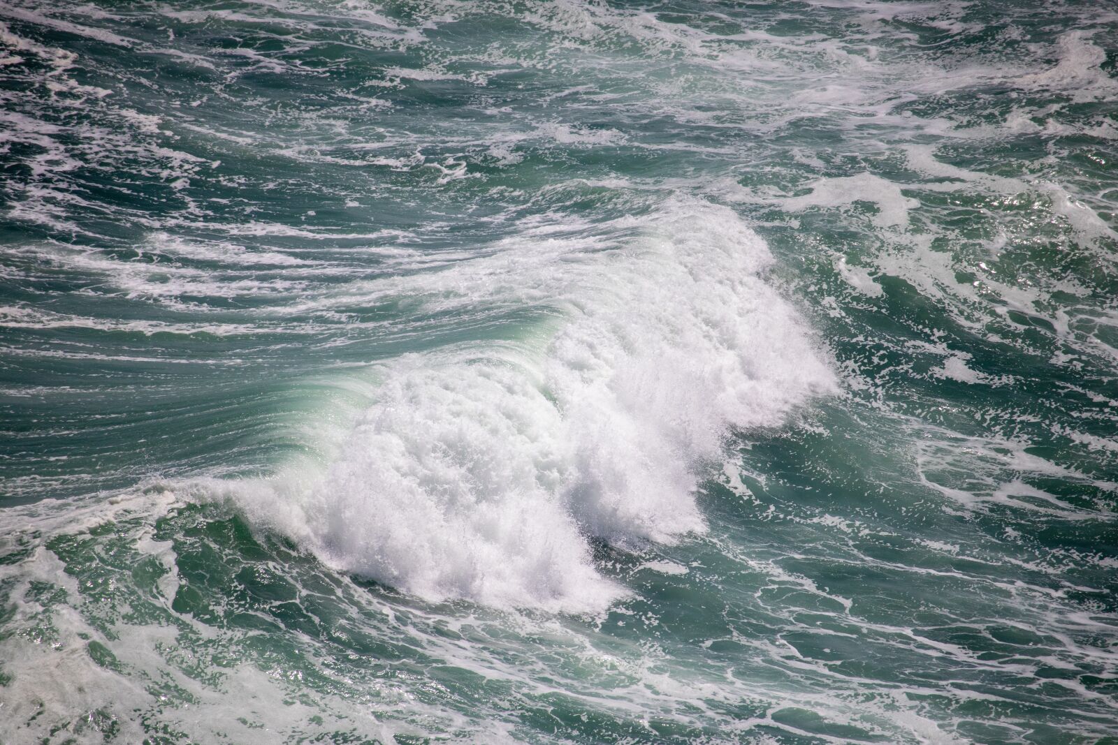 Canon EOS 200D (EOS Rebel SL2 / EOS Kiss X9) sample photo. Wave, surf, breaking photography