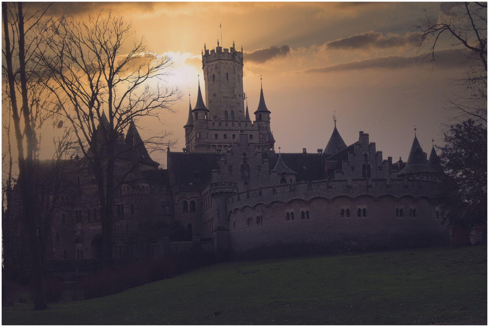 Canon EOS 200D (EOS Rebel SL2 / EOS Kiss X9) sample photo. Castle, architecture, mystical photography