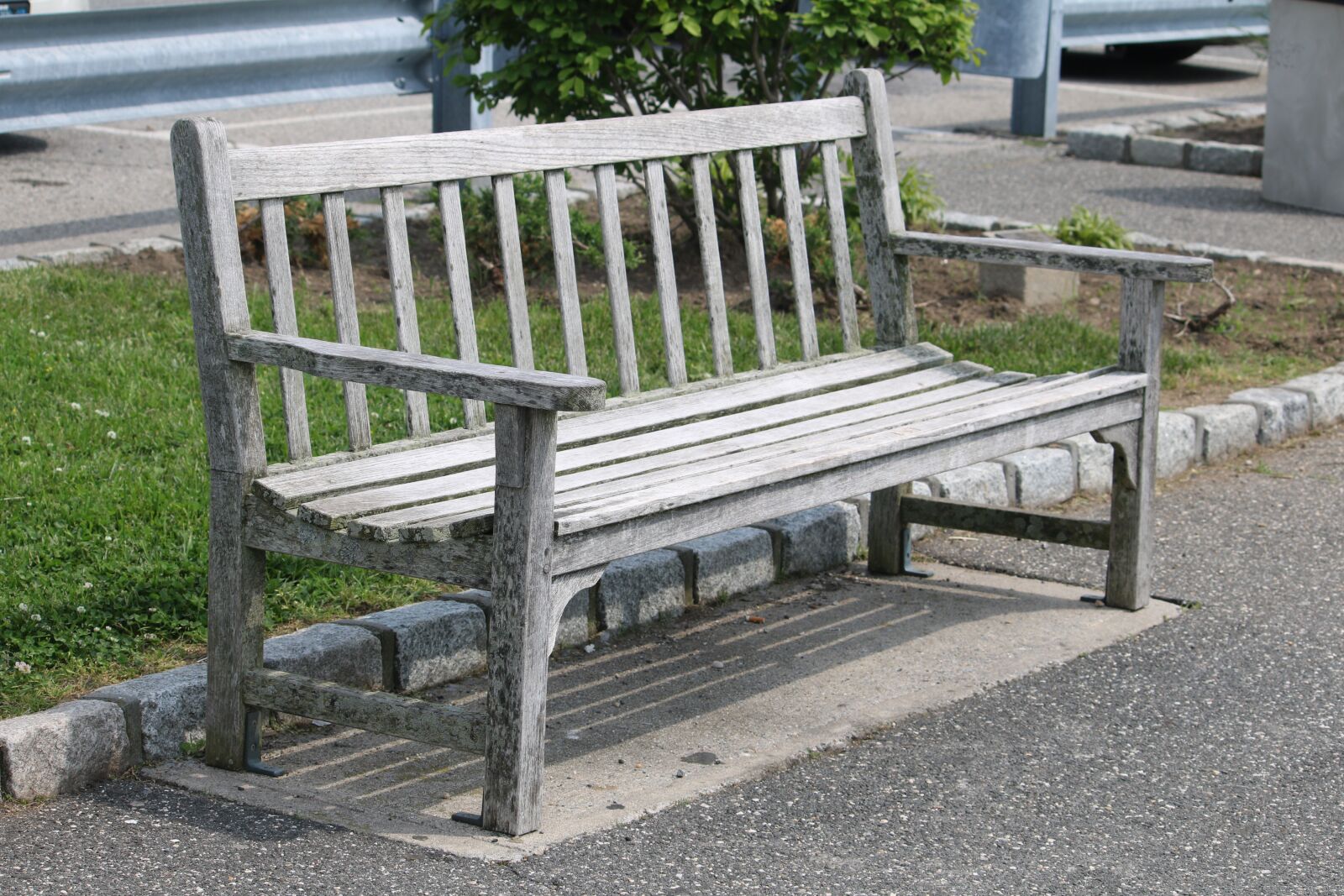 Canon EOS 760D (EOS Rebel T6s / EOS 8000D) + Canon EF-S 55-250mm F4-5.6 IS sample photo. Bench, wood, summer photography