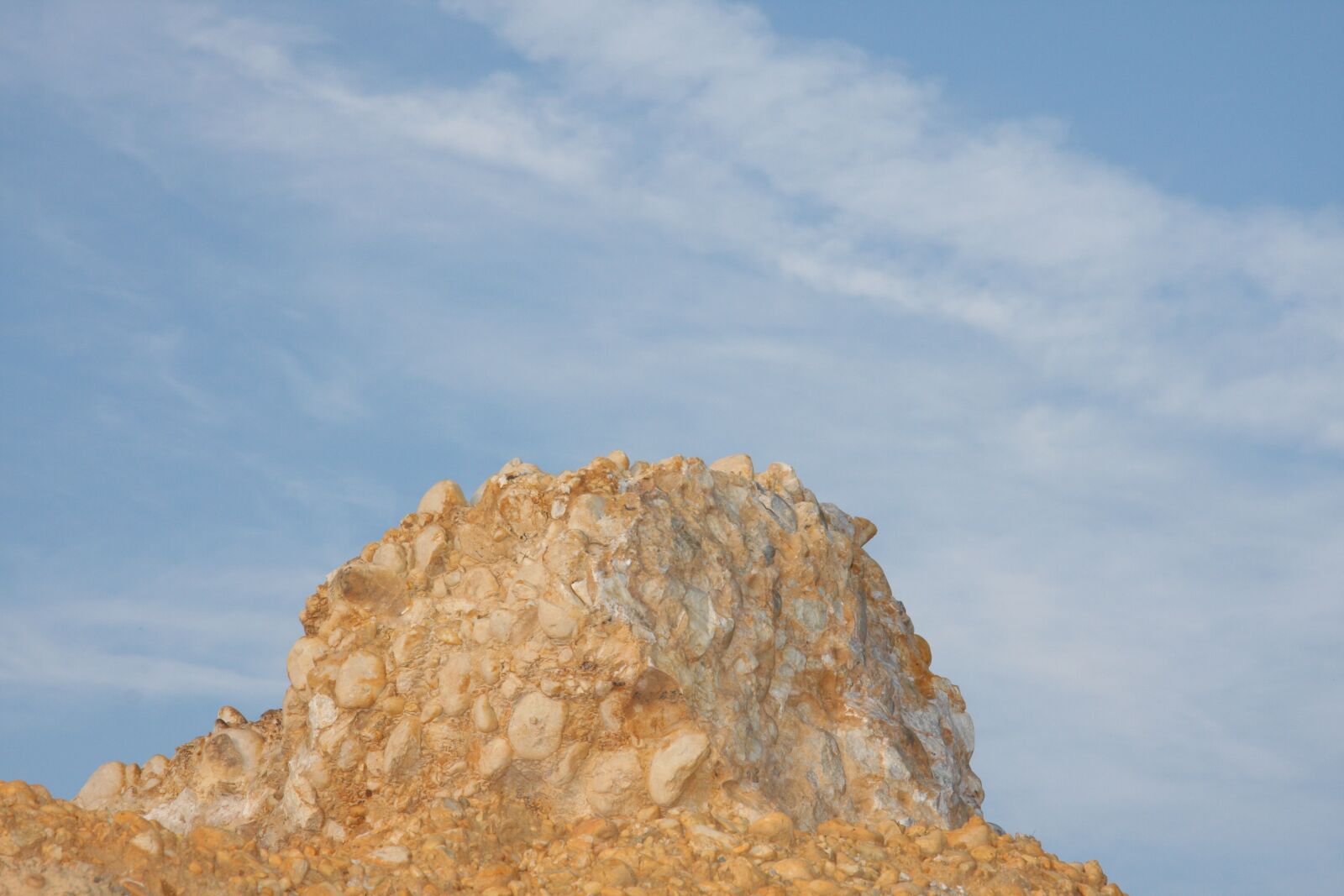 Canon EOS 40D sample photo. Sand, stones, fabric photography