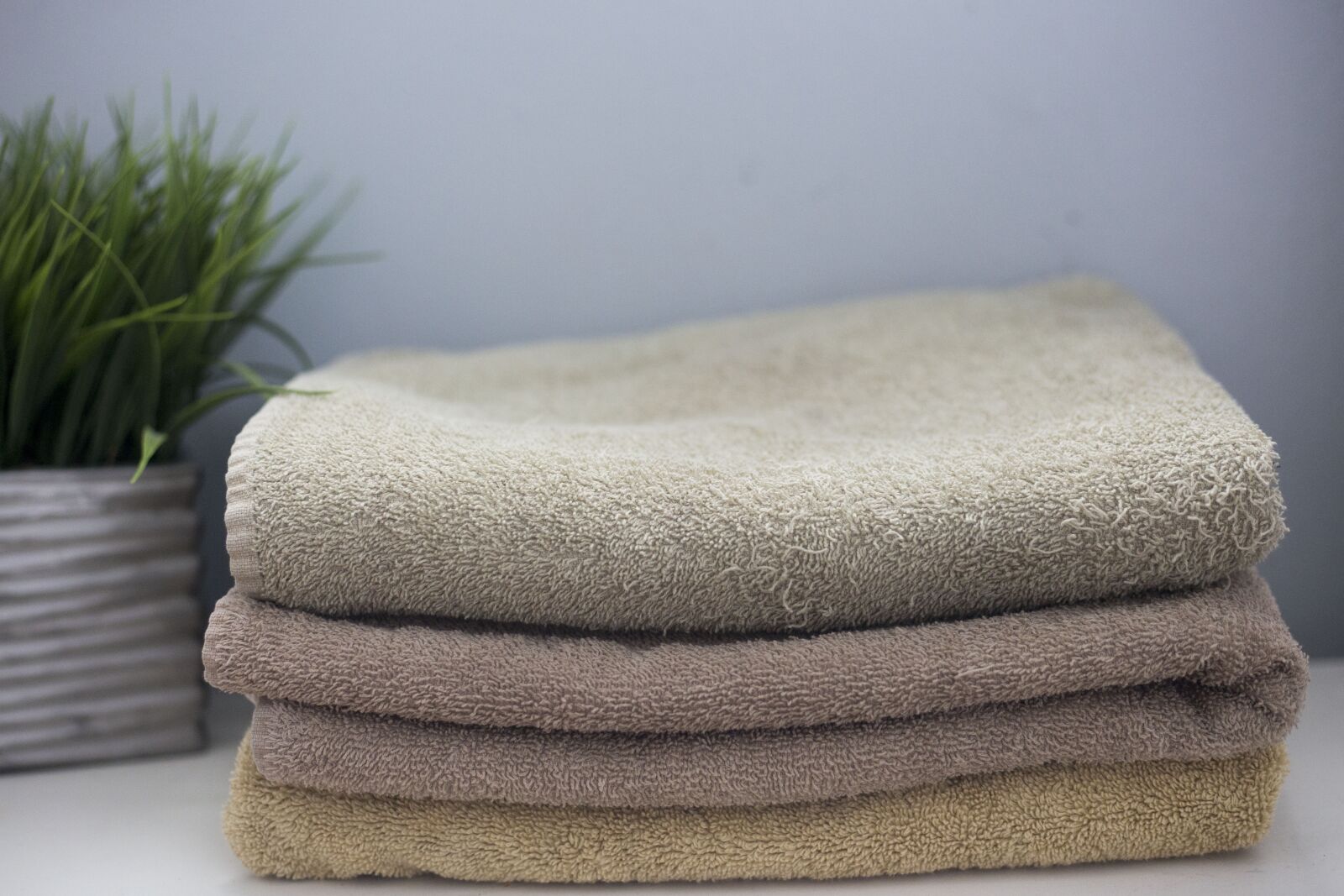 Canon EOS 6D + Canon EF 50mm F1.8 STM sample photo. Towel, clean, bathroom photography
