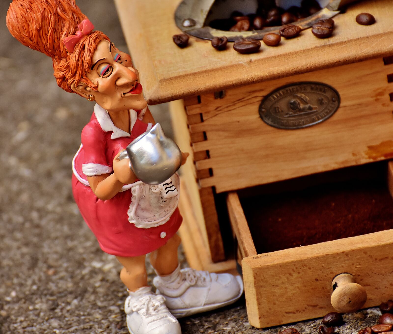 Nikon D7200 sample photo. Grinder, muffin, waitress photography