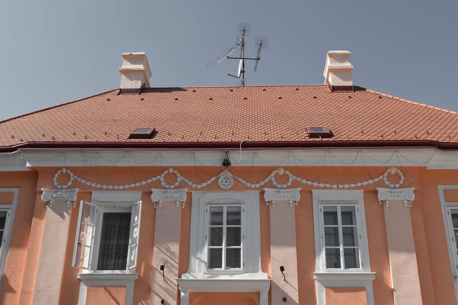 Nikon D5500 sample photo. Architecture, roofing, roof, house photography