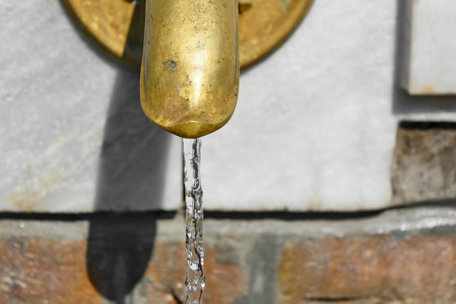 Nikon D5500 sample photo. Brass, faucet, fountain, water photography